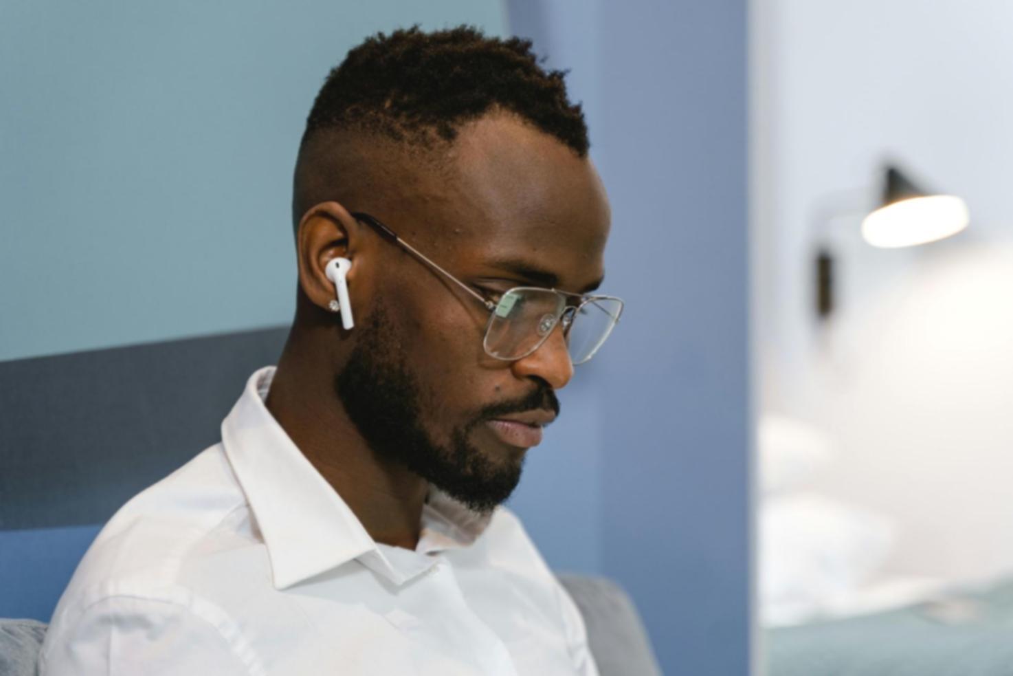 Studenten werken samen aan game development project